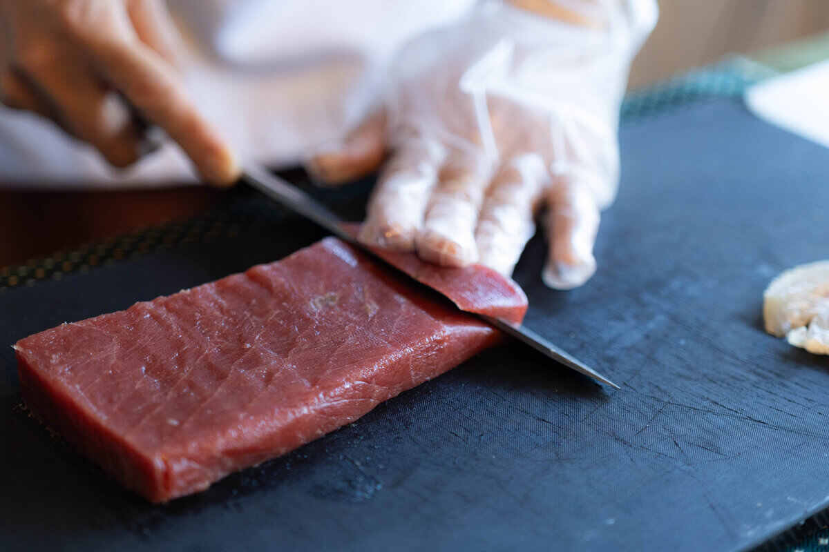 Careful instruction by skilled sushi chefs
