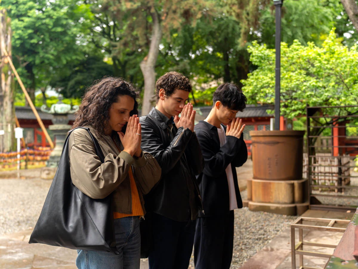 Visiting shrines in Yanesen