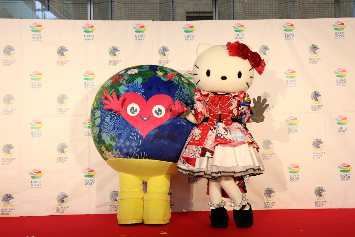 Tunku Tunku and Hello Kitty appeared at the product launch event