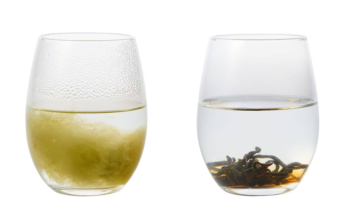 (Left) Maroya-Kan Tororo Konbu (Right) Maroya-Kan Shio Konbu