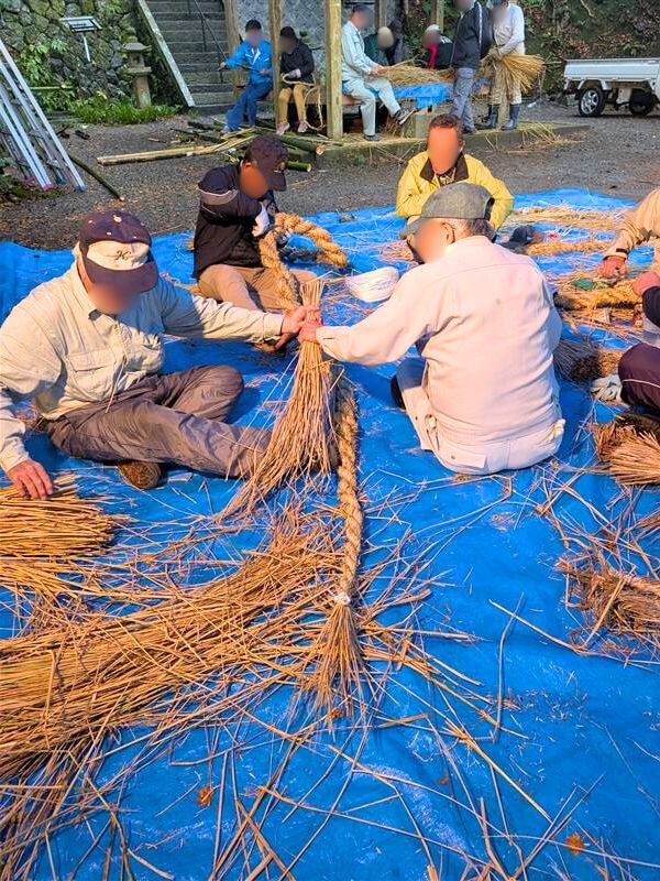 Making Shimenawa at Hachimangu Shrine