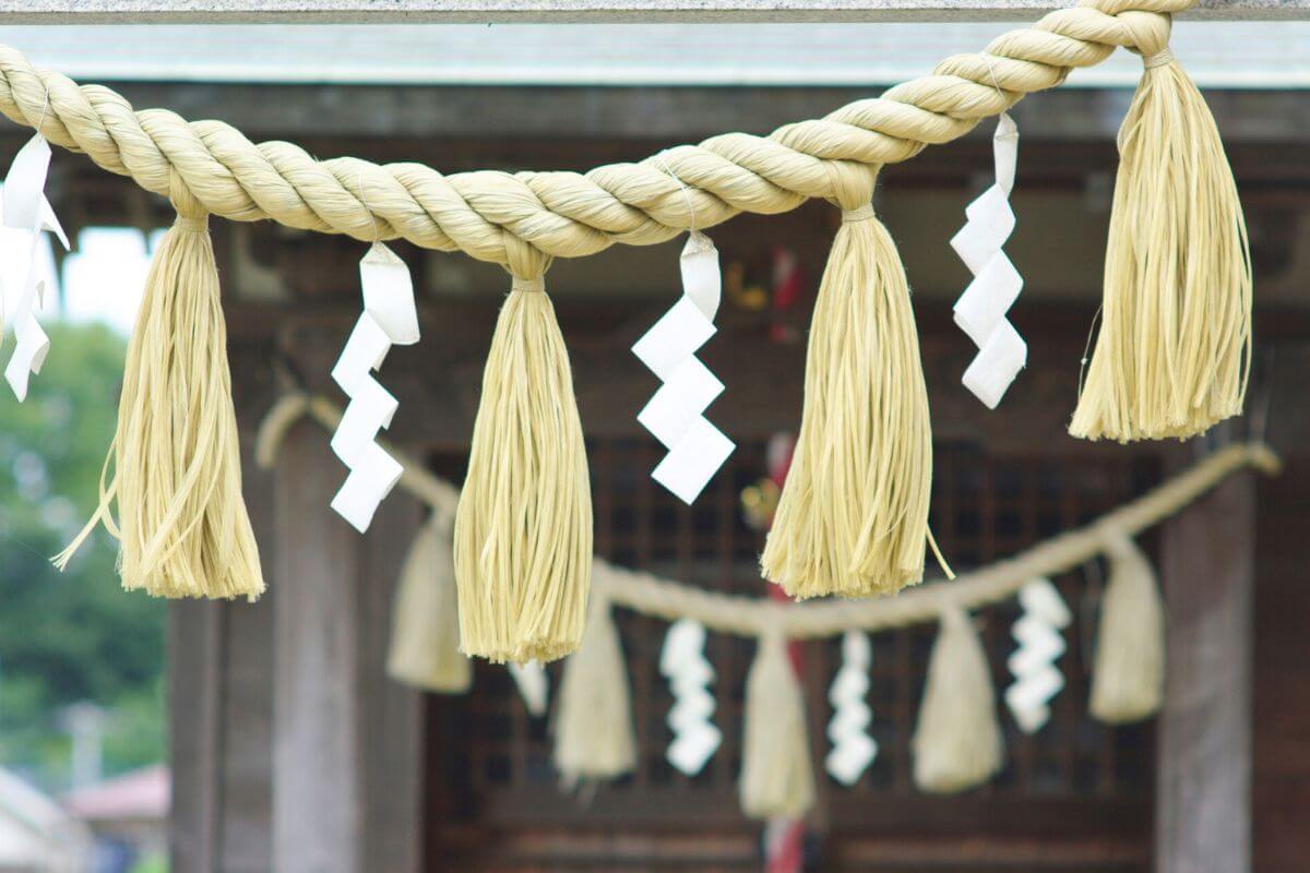 Shrine shimenawa