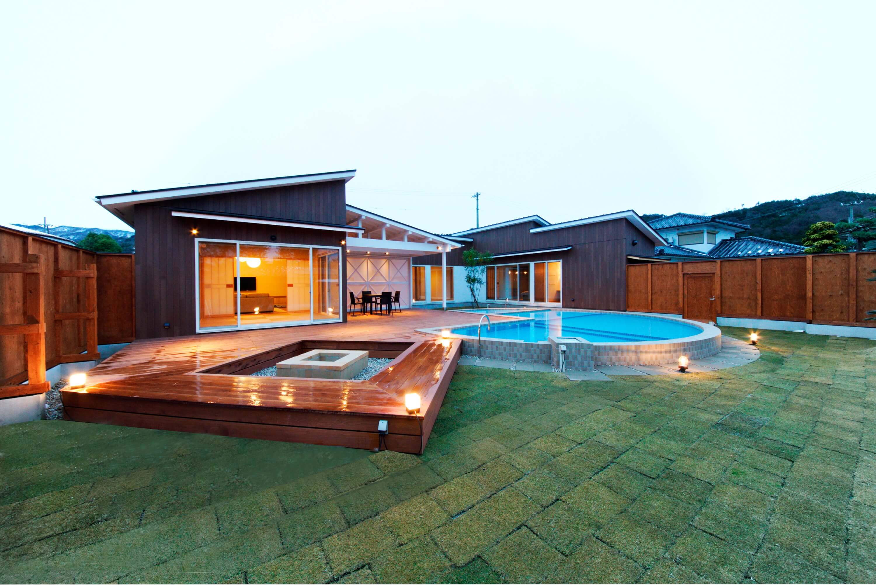 Features a private pool