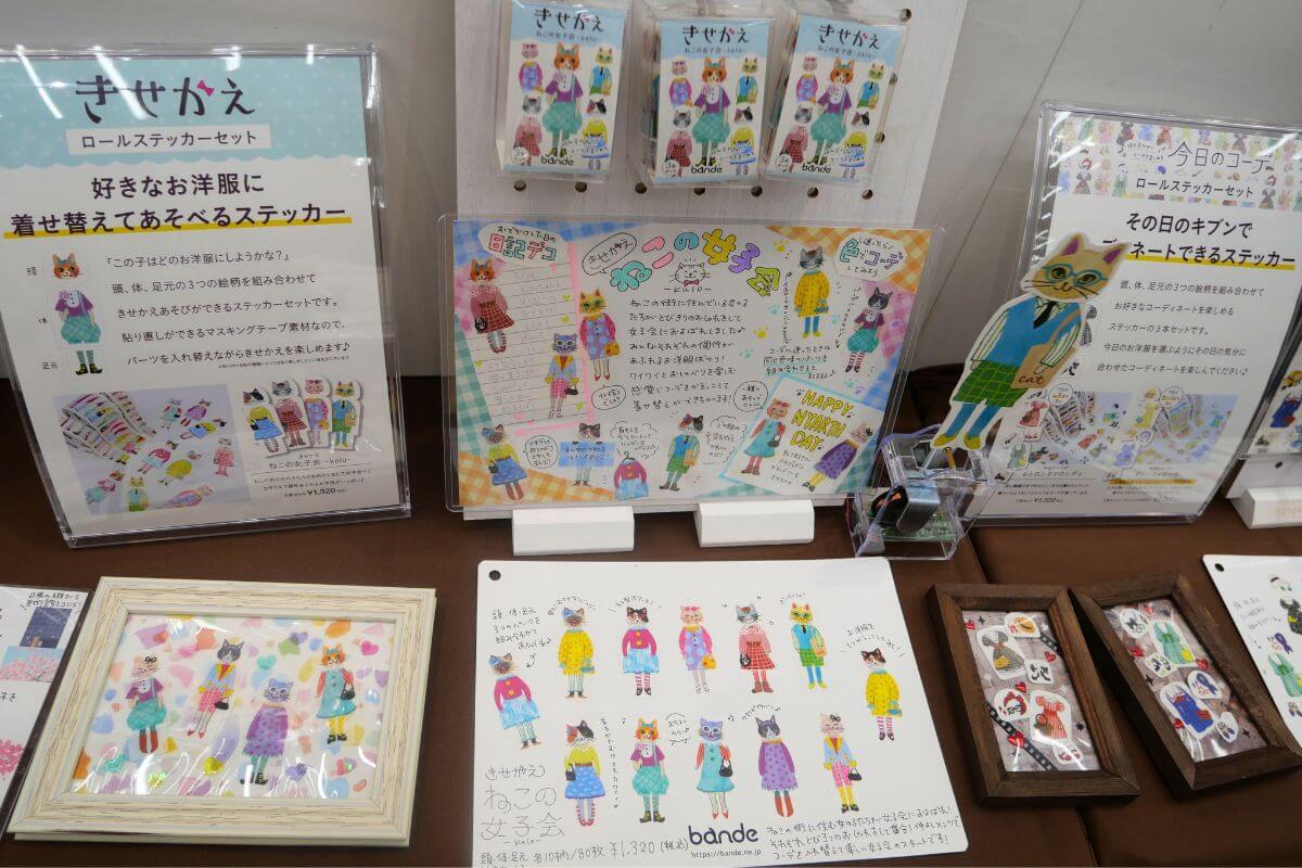 “Dress-Up Roll Sticker Set” for creating different outfits