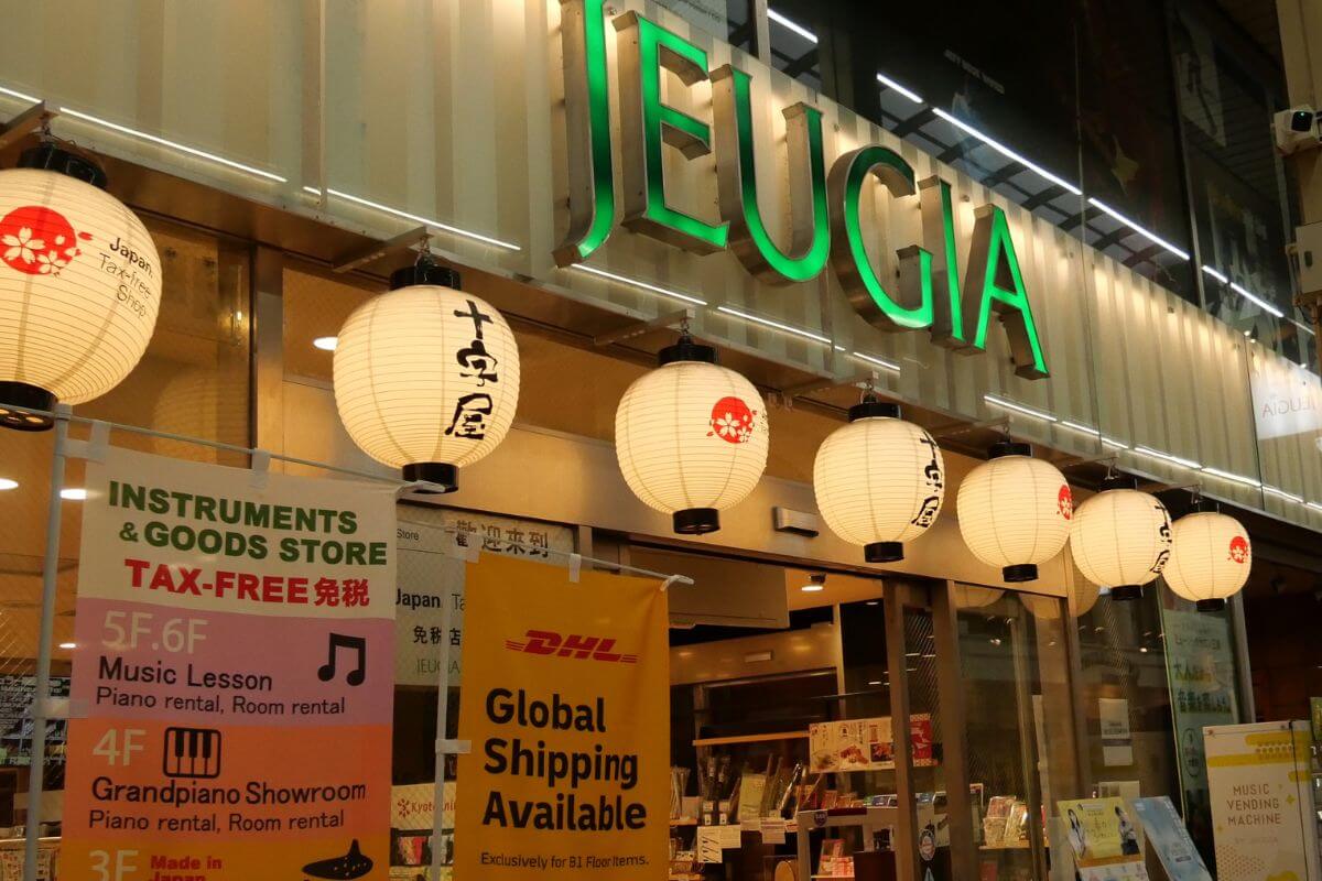 JEUGIA, a long-established musical instrument store in Kyoto