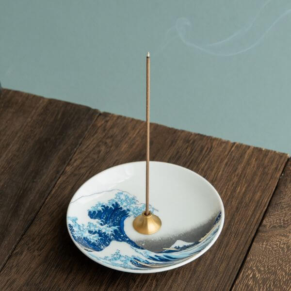 Katsushika Hokusai's Ukiyo-e: “Arita-yaki Incense Holder: Waves”