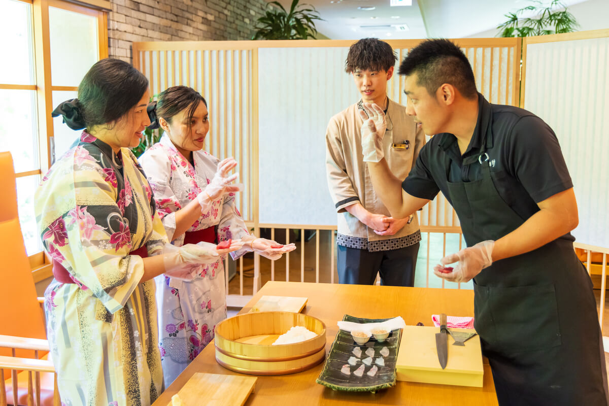 Experience Japanese culture while staying at a traditional inn, “Ryocance” at Kinnotake Resort