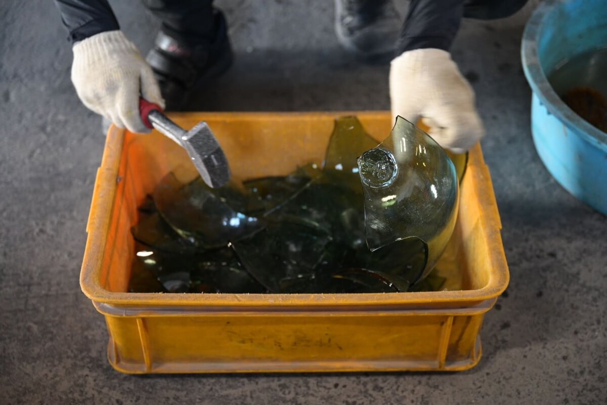 Crush the glass floats
