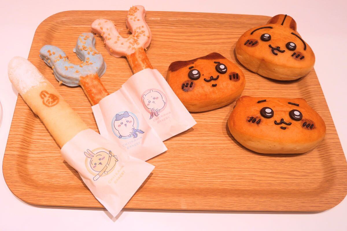 Popular items such as face-shaped bread and Sasumata stick pies, etc.
