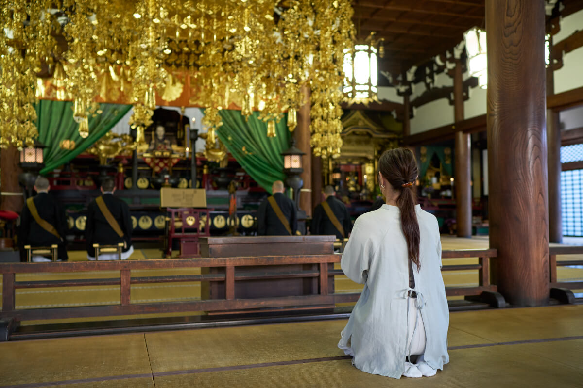 A Service at the Serene Honno-ji Temple