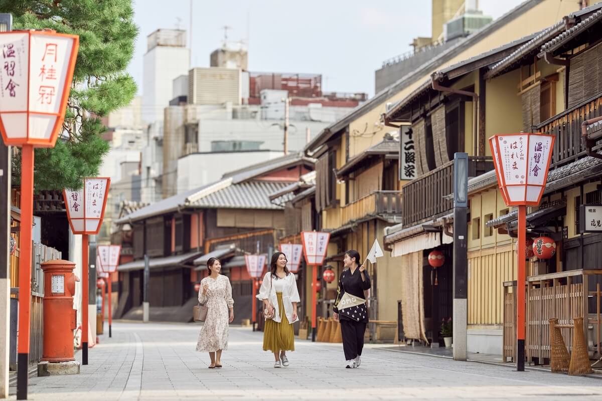 Having the streets of Gion all to myself in the early morning