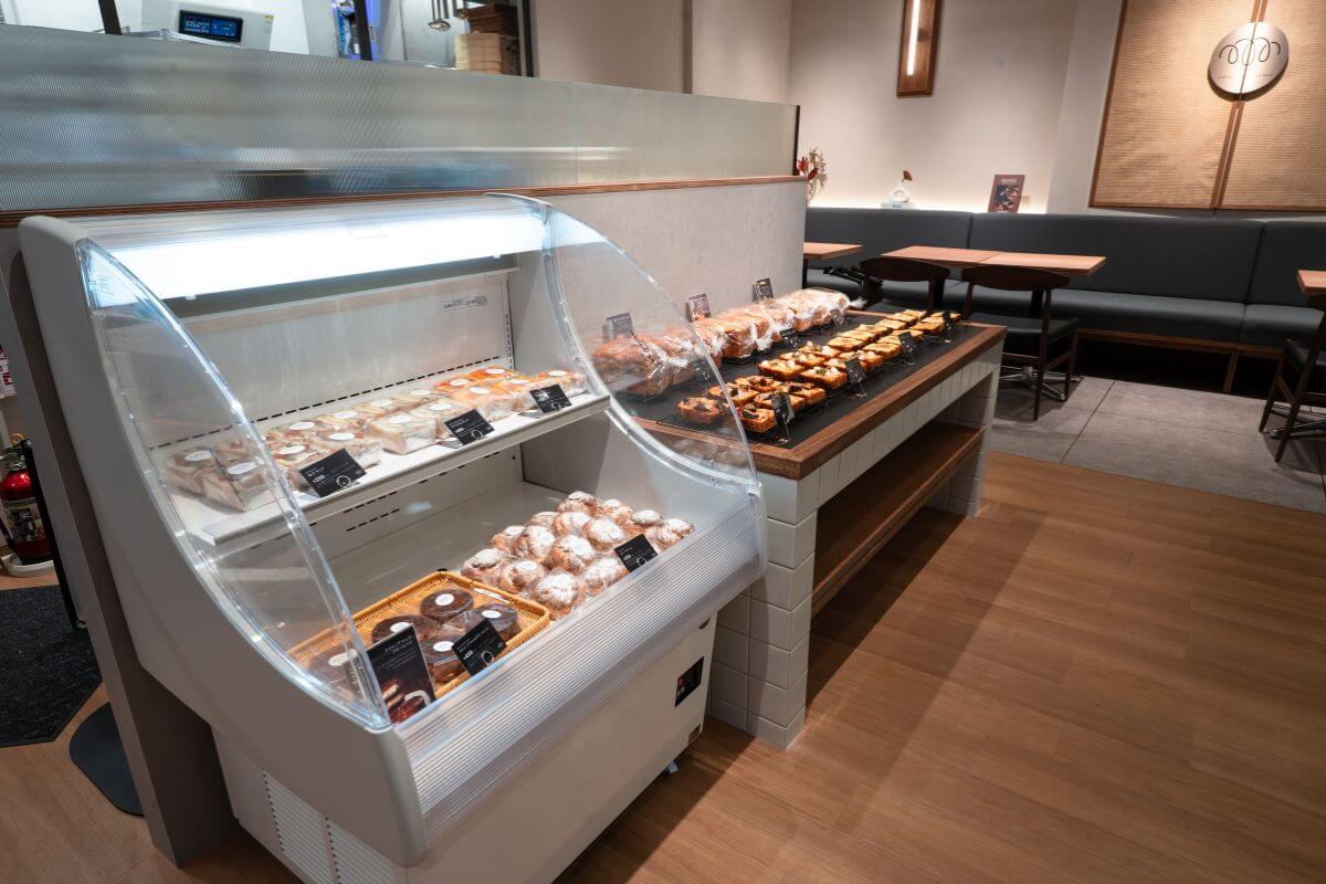 The SAKImoto Bakery and More Osaka Business Park location offers dine-in service