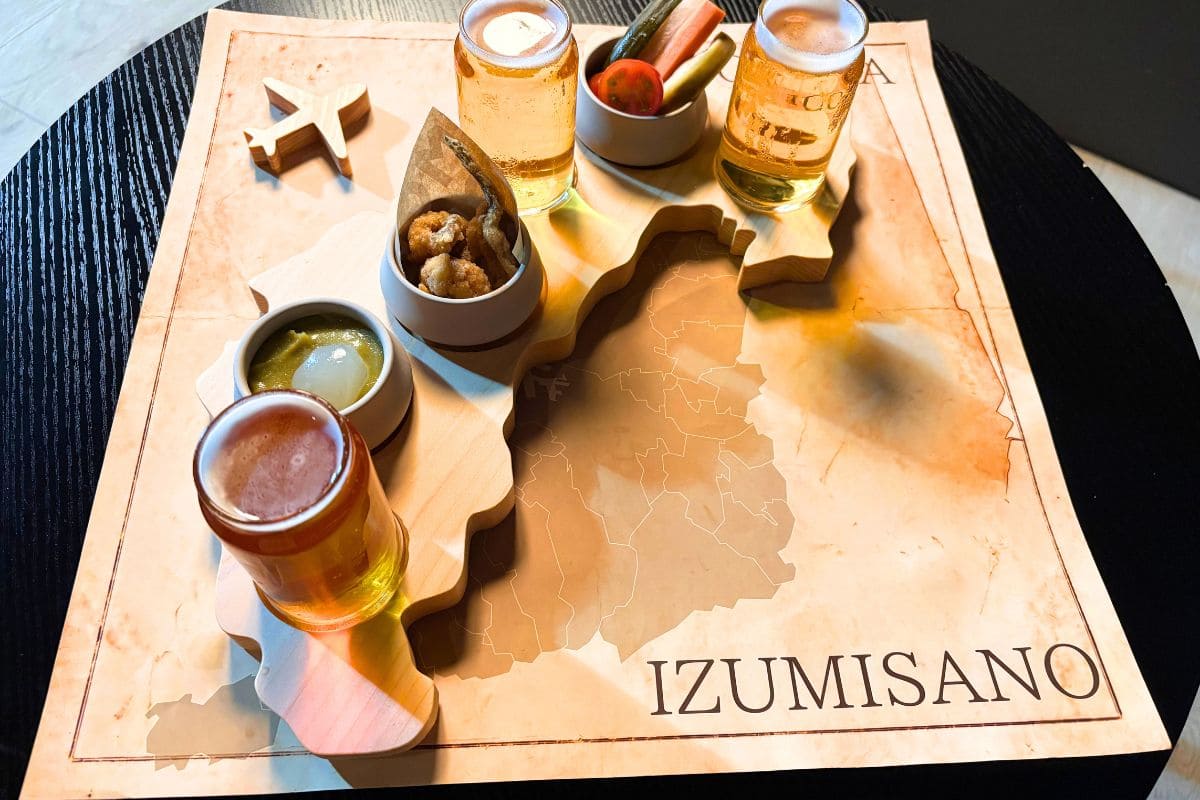 A tasting set featuring plates designed in the shape of Izumisano City