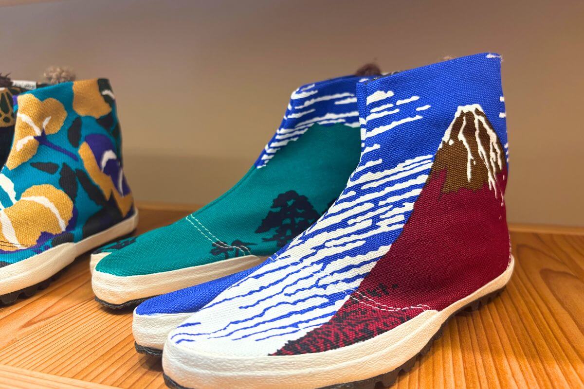 Tabi shoes featuring the “Red Fuji” design, symbolic of the Japanese landscape