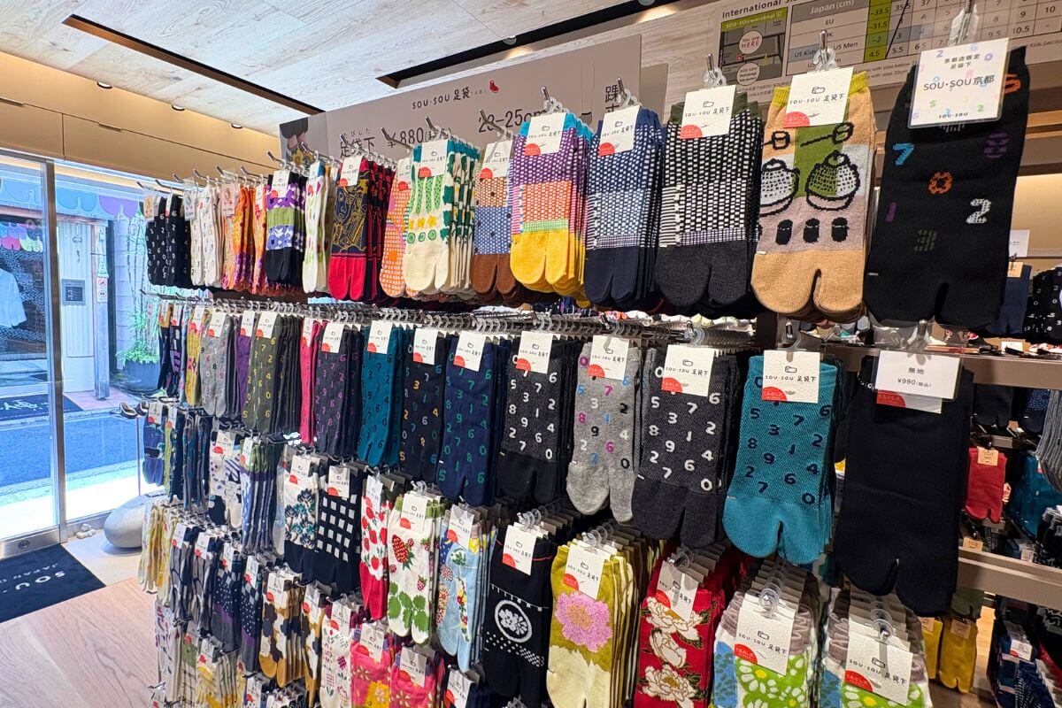 “Tabishita,” SOU・SOU's original tabi socks designed to be worn under Tabi shoes