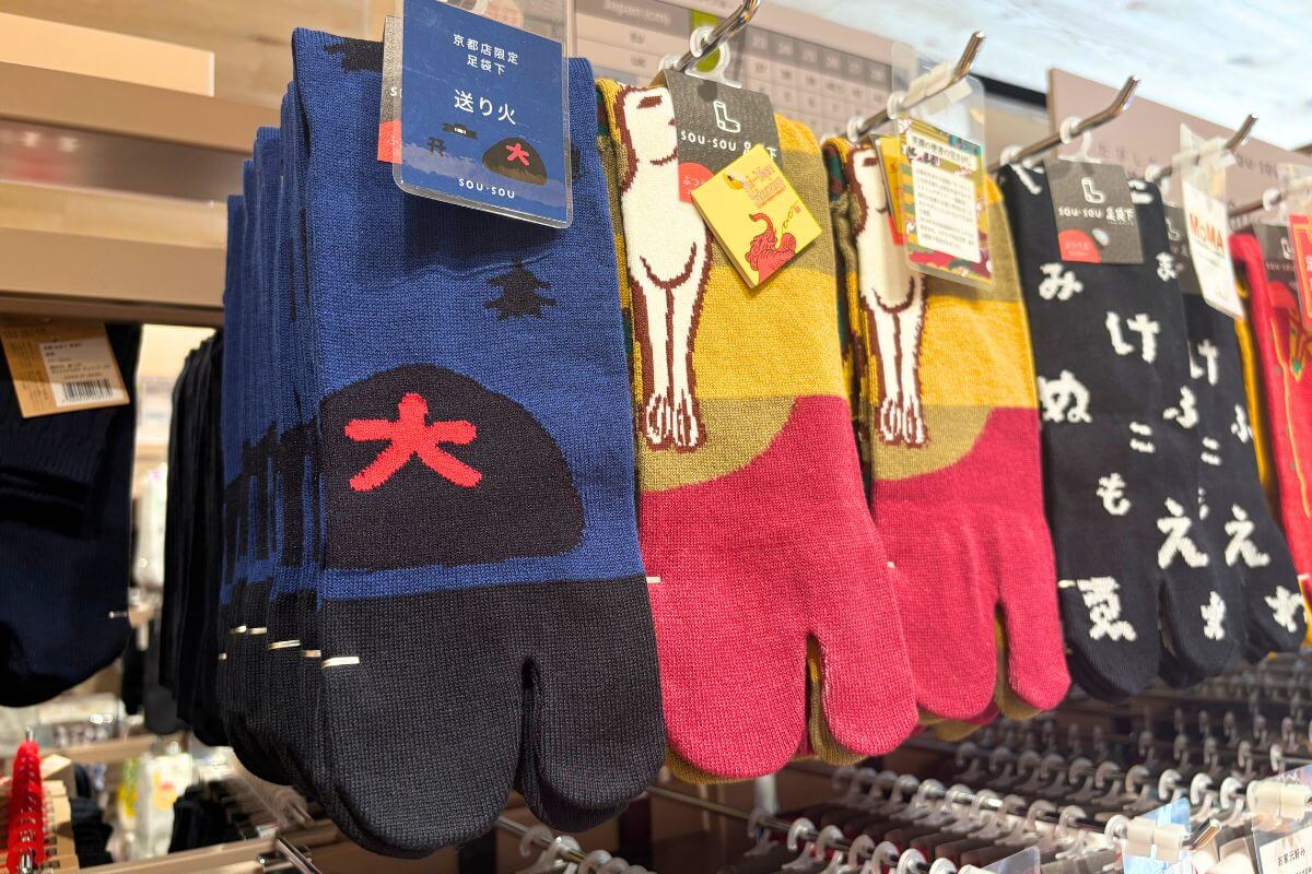 “Okuribi,” a Kyoto store-exclusive pattern for Tabi Socks