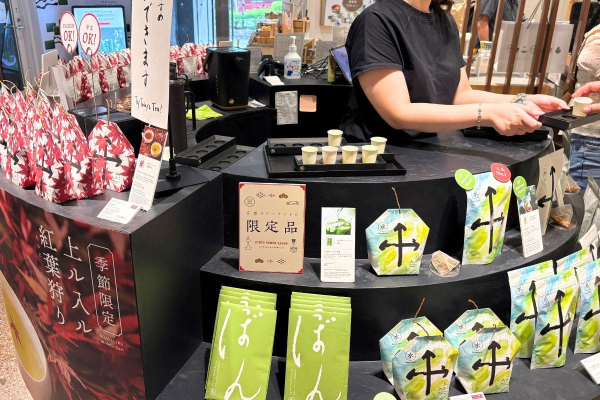 A counter bar where you can sample tea
